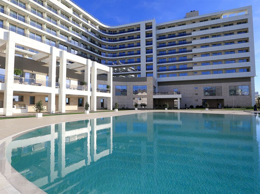 Строительство гостиницы 5 звезд «Radisson Blu Resort & Congress Hotel» на 500 номеров для размещения представи-телей Международного олимпийского комитета с уровнем сервисного обслужи-вания