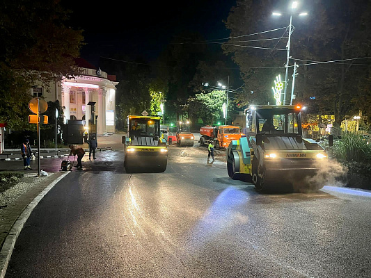 В Сочи ремонт улиц по национальному проекту «Безопасные качественные дороги» частично ведется в ночное время 